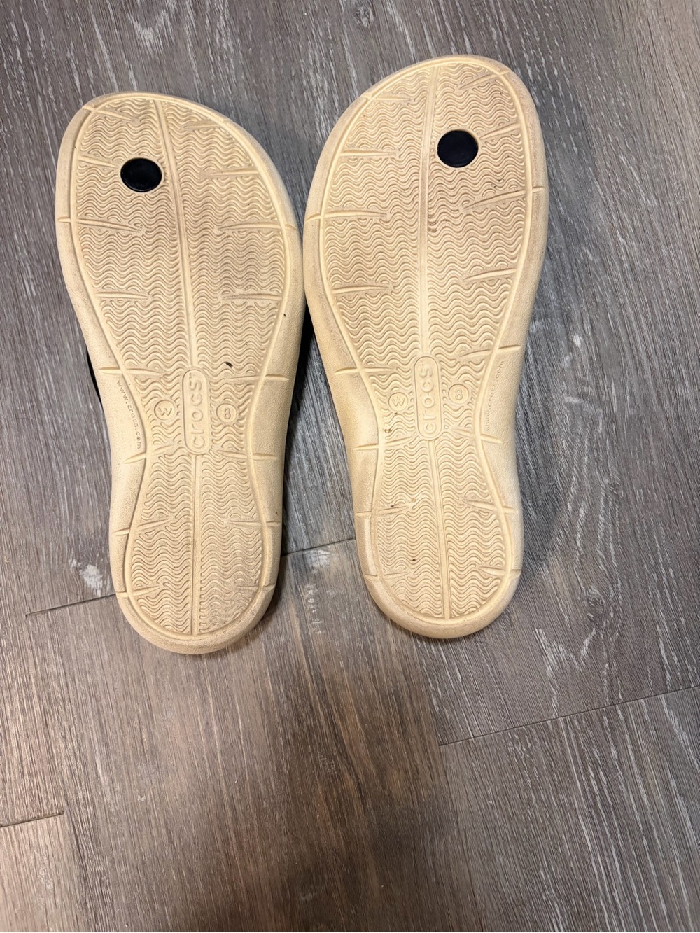 CROCS Women's Swiftwater      Black and Cream Flip-Flop Size 8 - Picture 7 of 7